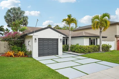 731 Briarwood Ter, Davie FL 33325