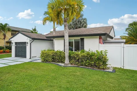 731 Briarwood Ter, Davie FL 33325