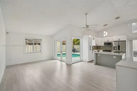 731 Briarwood Ter, Davie FL 33325