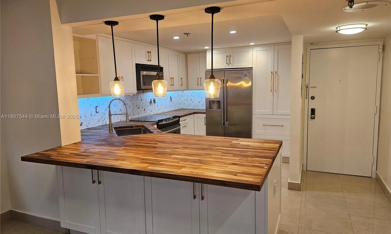 2625 Collins Ave # 1408, Miami Beach FL 33140