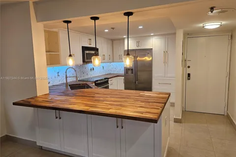 2625 Collins Ave # 1408, Miami Beach FL 33140