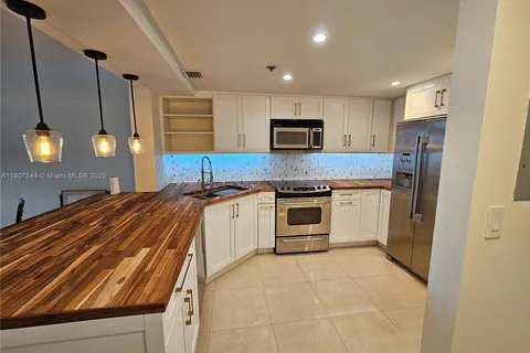 2625 Collins Ave # 1408, Miami Beach FL 33140