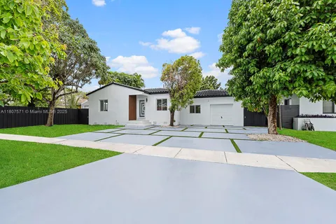 6820 SW 28th Ter, Miami FL 33155