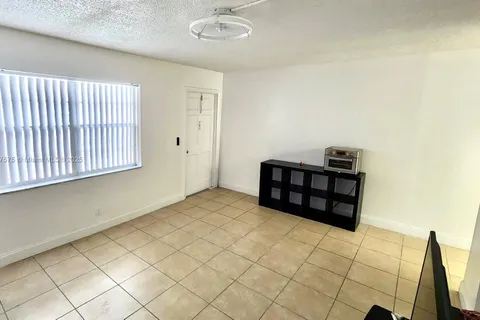 30 SE 4th Ave # 210, Hallandale Beach FL 33009