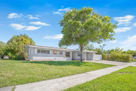 9710 Haitian Dr, Cutler Bay FL 33189