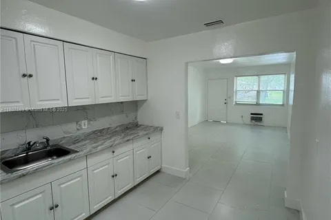 1400 NW 95th St # 1470, Miami FL 33147
