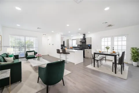 305 NW 122nd St # 305, North Miami FL 33168