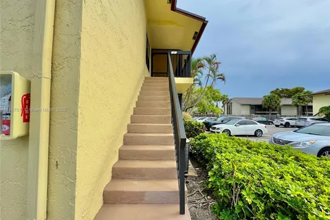 10029 Winding Lake Rd # 201, Sunrise FL 33351