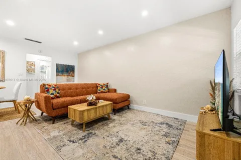 2404 NE 33rd Ave # 14, Fort Lauderdale FL 33305