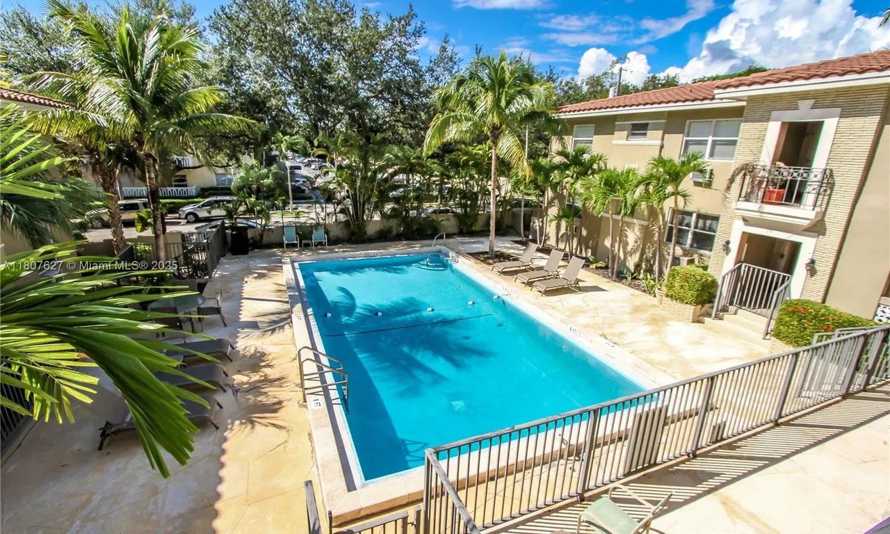 125 Edgewater Dr # 5, Coral Gables FL 33133