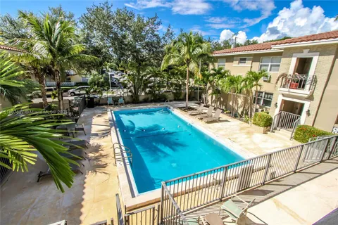 125 Edgewater Dr # 5, Coral Gables FL 33133