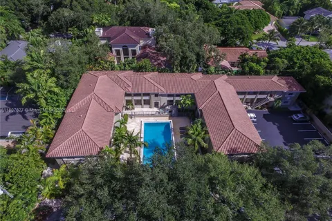 125 Edgewater Dr # 5, Coral Gables FL 33133