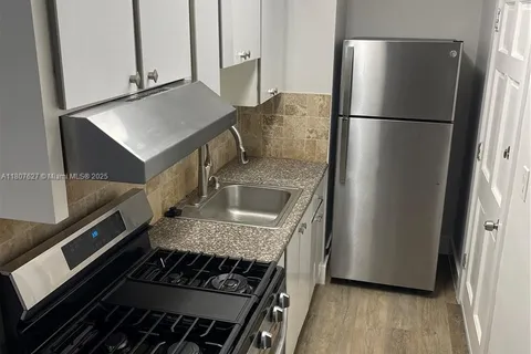 125 Edgewater Dr # 5, Coral Gables FL 33133