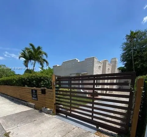 1074 NW 49th St, Miami FL 33127