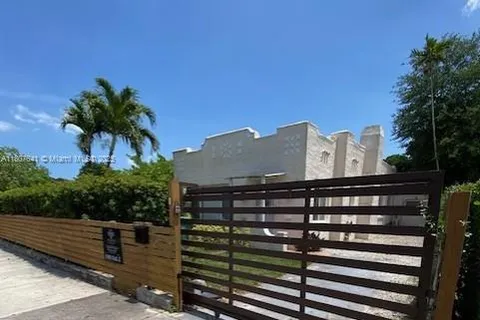 1074 NW 49th St, Miami FL 33127