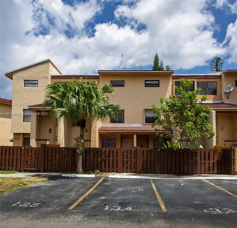 281 W Park Dr # 8, Miami FL 33172