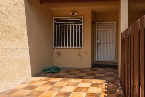 281 W Park Dr # 8, Miami FL 33172