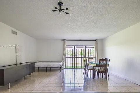 281 W Park Dr # 8, Miami FL 33172