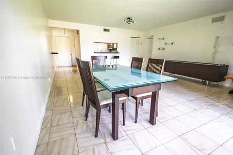281 W Park Dr # 8, Miami FL 33172