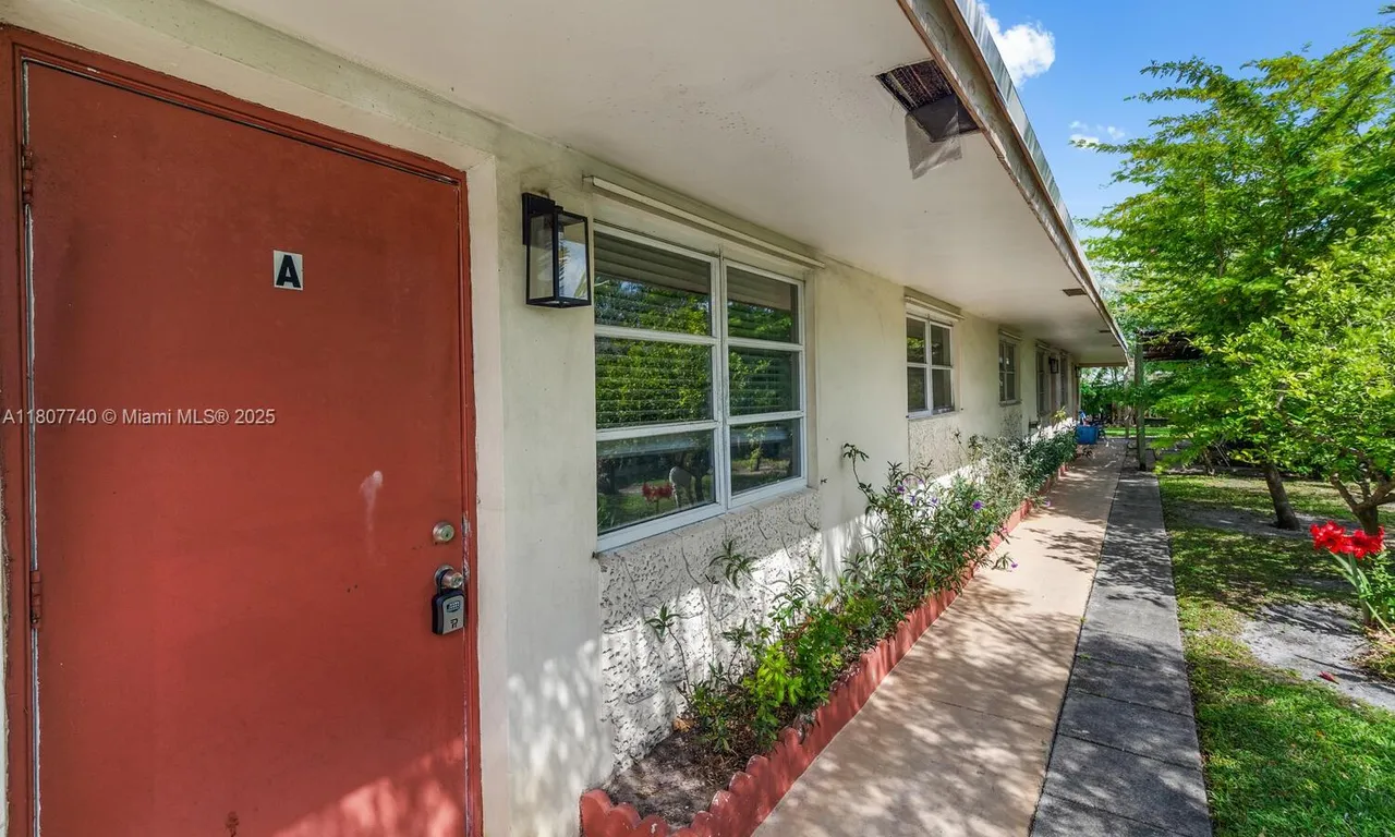 5833 Taylor St # 1, Hollywood FL 33021