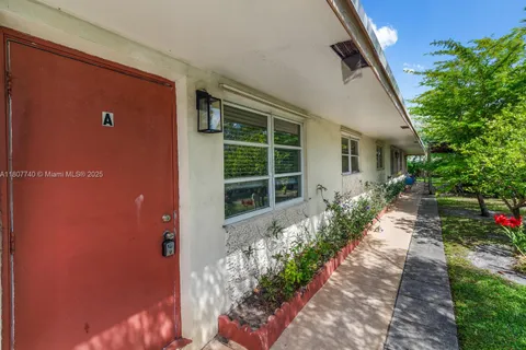 5833 Taylor St # 1, Hollywood FL 33021