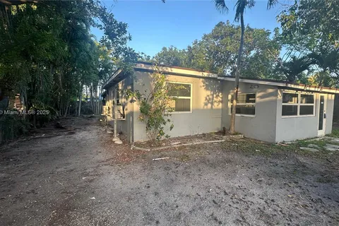 13845 NW 6th Ave, Miami FL 33168