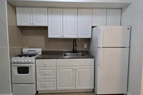 1140 71st St # 3, Miami Beach FL 33141