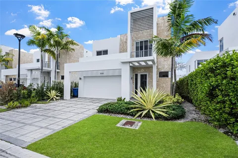10330 NW 68th St, Doral FL 33178
