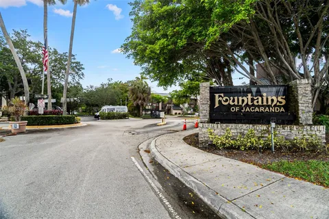 101 SW 96th Ter # 204, Plantation FL 33324