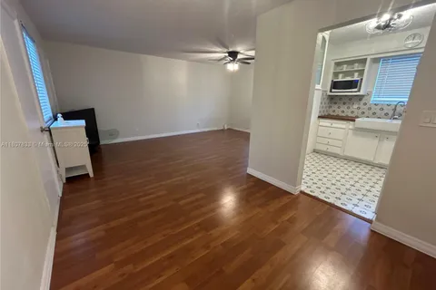 1717 Rodman St # 18, Hollywood FL 33020