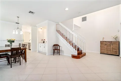 850 Nandina Dr, Weston FL 33327