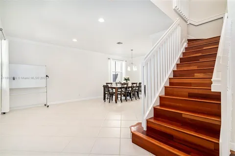 850 Nandina Dr, Weston FL 33327