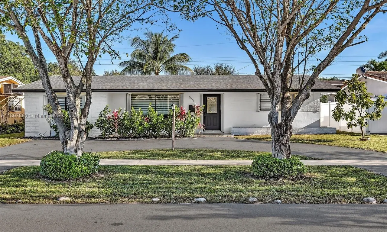 551 Crescent dr, Hollywood FL 33021