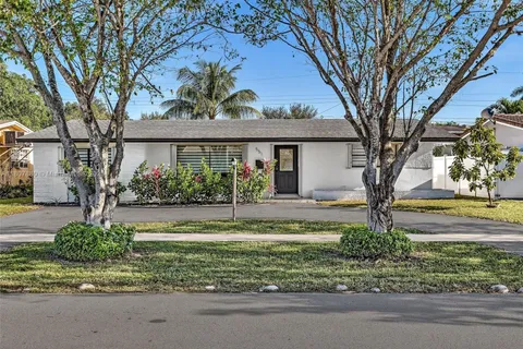 551 Crescent dr, Hollywood FL 33021
