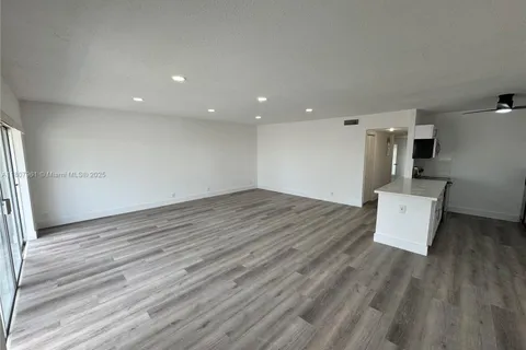 630 Layne Blvd # 211, Hallandale Beach FL 33009
