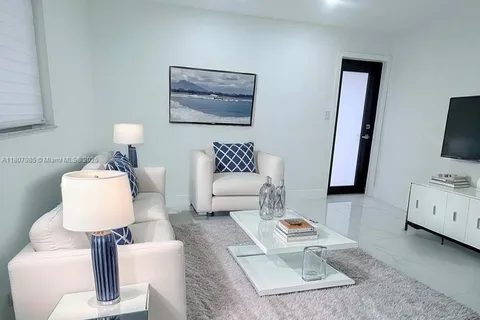 1440 N 71st Ave # 2, Hollywood FL 33024
