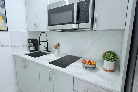 1440 N 71st Ave # 2, Hollywood FL 33024