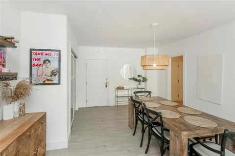 90 Edgewater Dr # 106, Coral Gables FL 33133