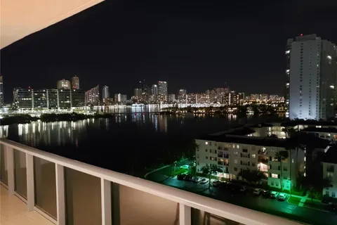 3250 NE 188th St # 906, Aventura FL 33180