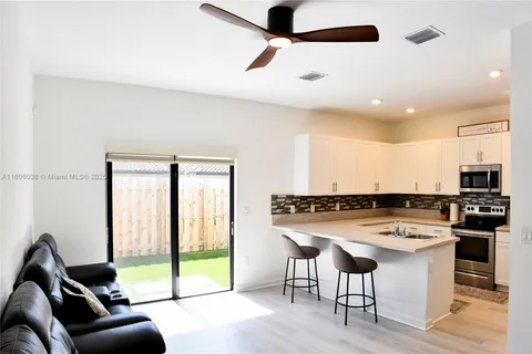21068 NE 8th Ave, Miami FL 33179