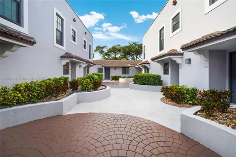 11604 NW 11th St, Pembroke Pines FL 33026