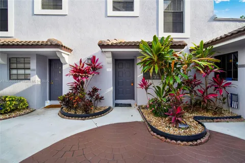 11604 NW 11th St, Pembroke Pines FL 33026