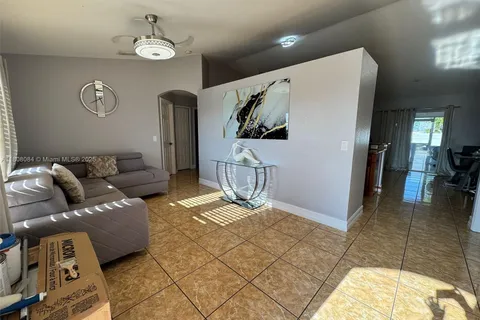 1011 1011 NW 12th AVE, Cape Coral FL 33993