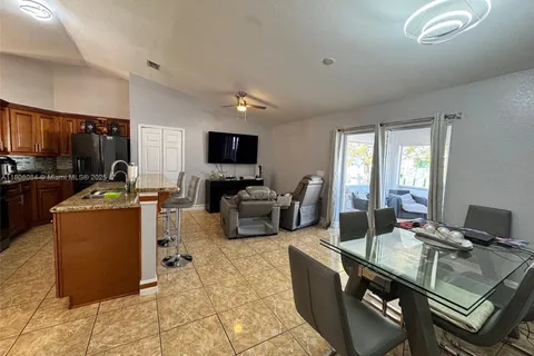 1011 1011 NW 12th AVE, Cape Coral FL 33993
