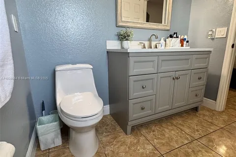 1011 1011 NW 12th AVE, Cape Coral FL 33993