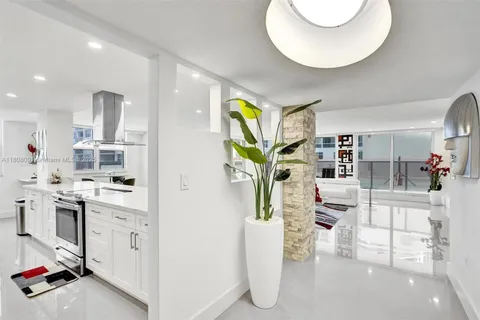 2751 S Ocean Dr # 301S, Hollywood FL 33019