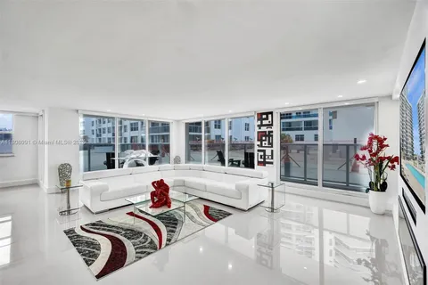 2751 S Ocean Dr # 301S, Hollywood FL 33019