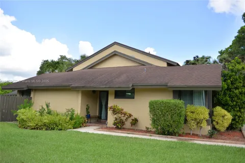 8789 Cleary Blvd, Plantation FL 33324