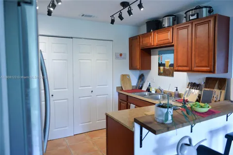 8789 Cleary Blvd, Plantation FL 33324
