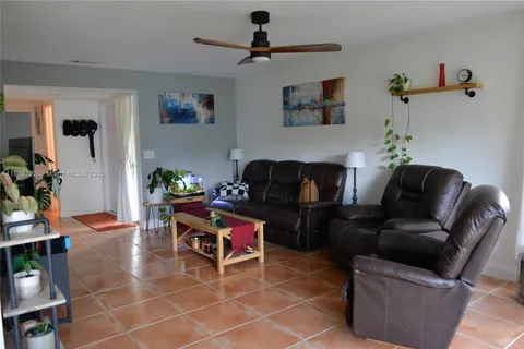 8789 Cleary Blvd, Plantation FL 33324